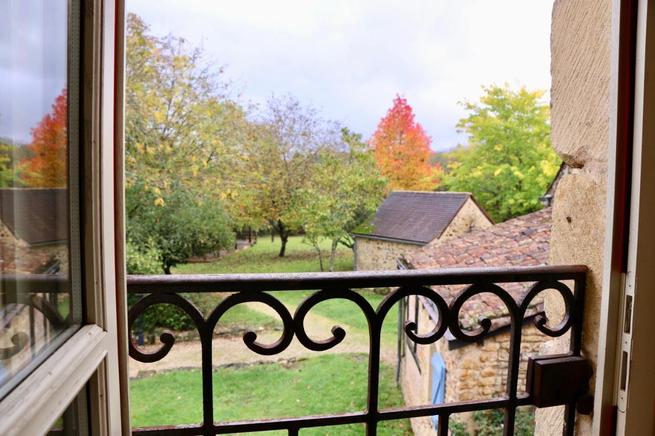 Villa Les Perroutis Saint-Alvère Exterior foto