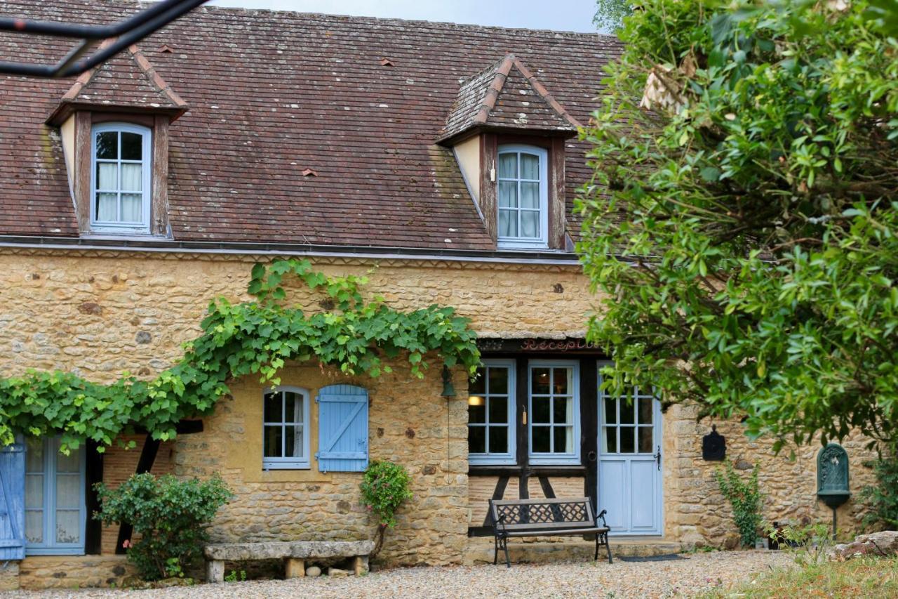 Villa Les Perroutis Saint-Alvère Exterior foto