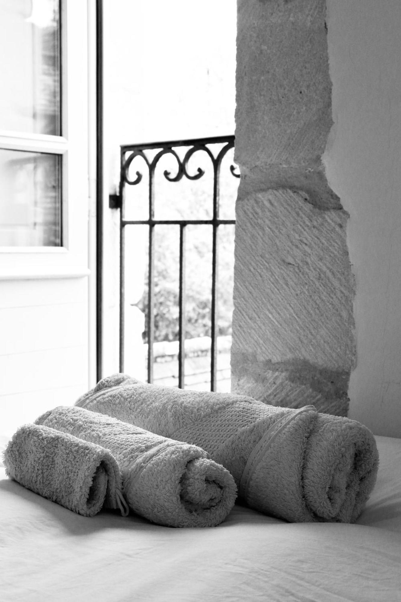 Villa Les Perroutis Saint-Alvère Zimmer foto