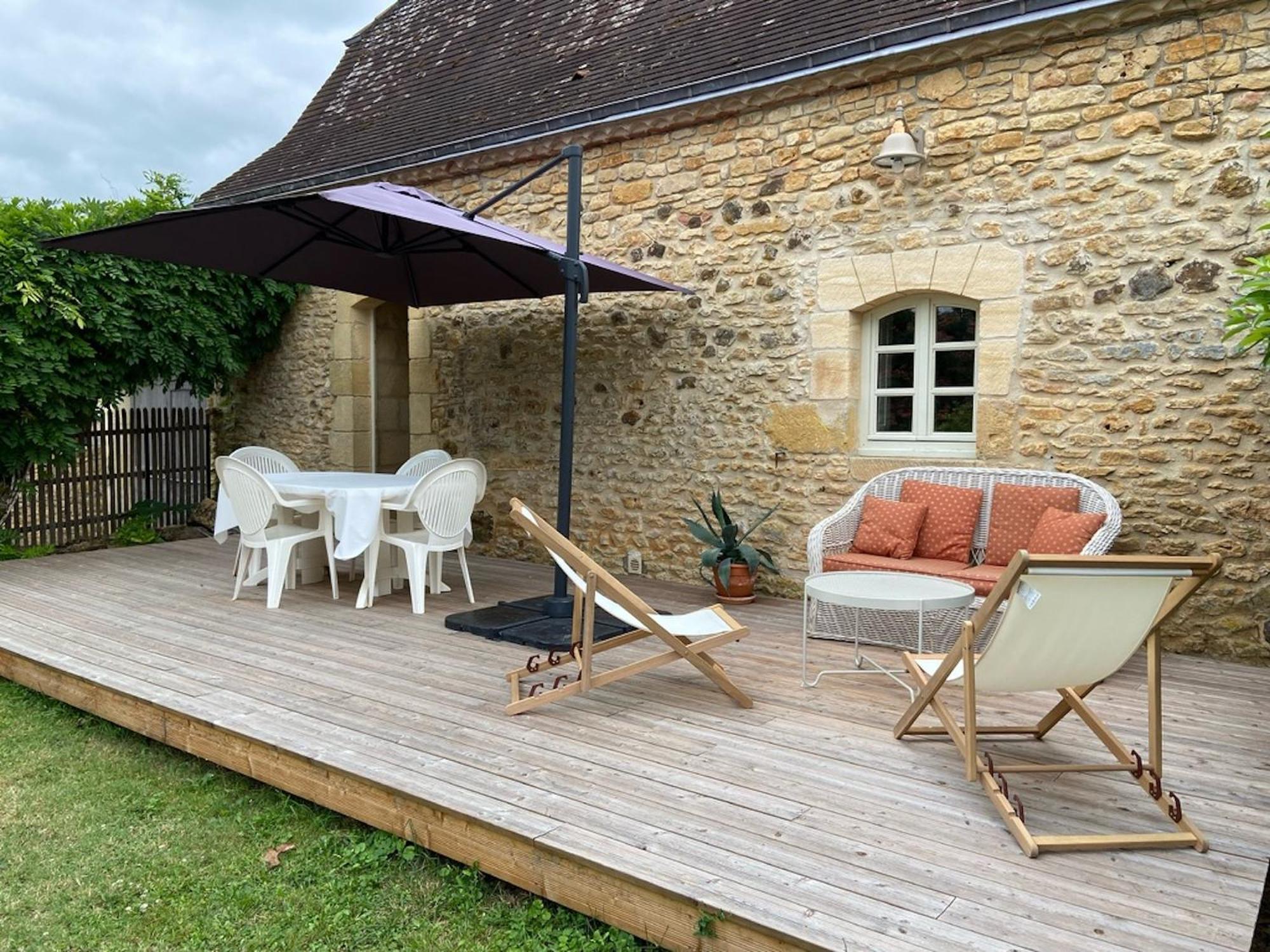 Villa Les Perroutis Saint-Alvère Exterior foto