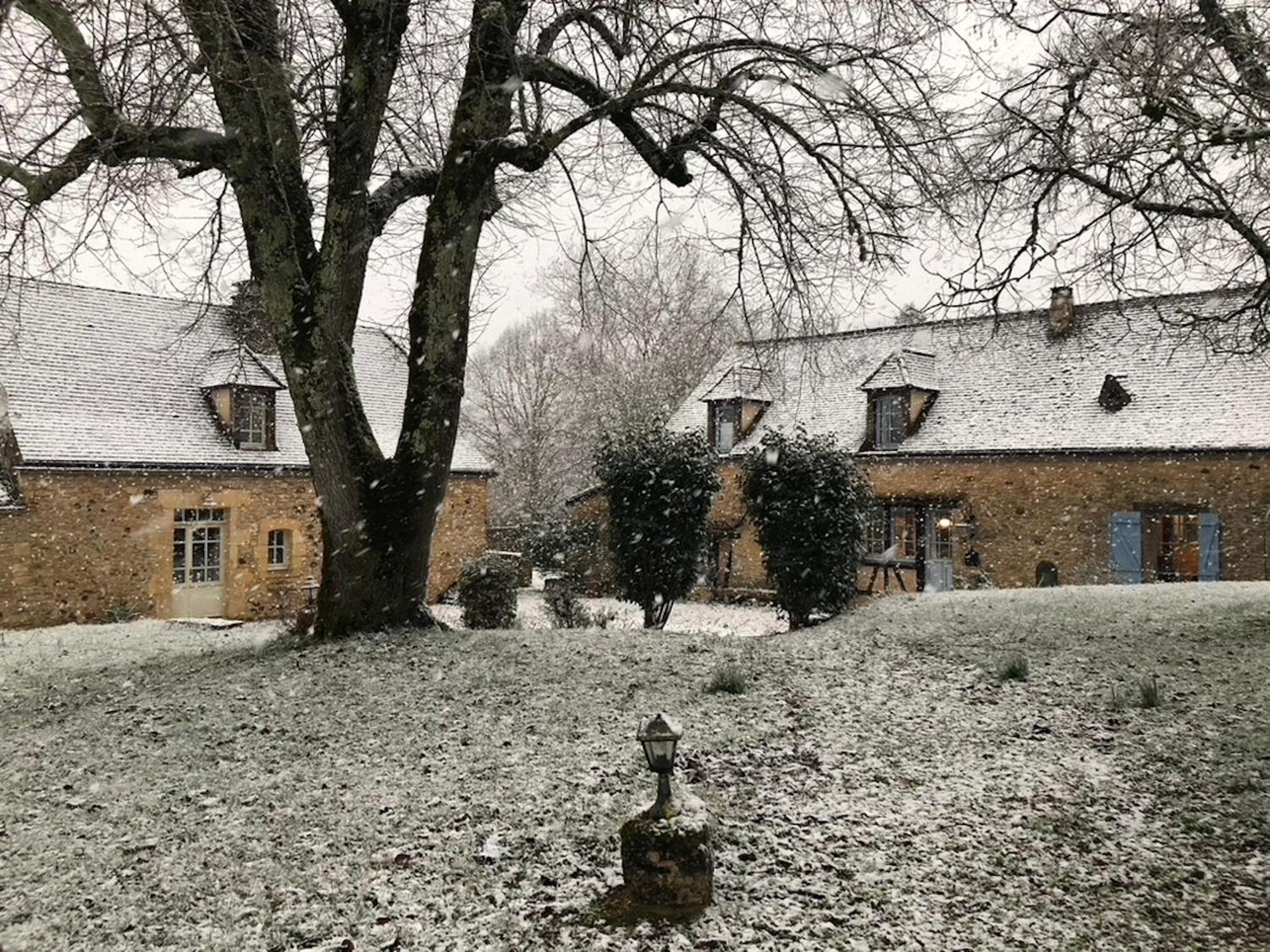 Villa Les Perroutis Saint-Alvère Exterior foto